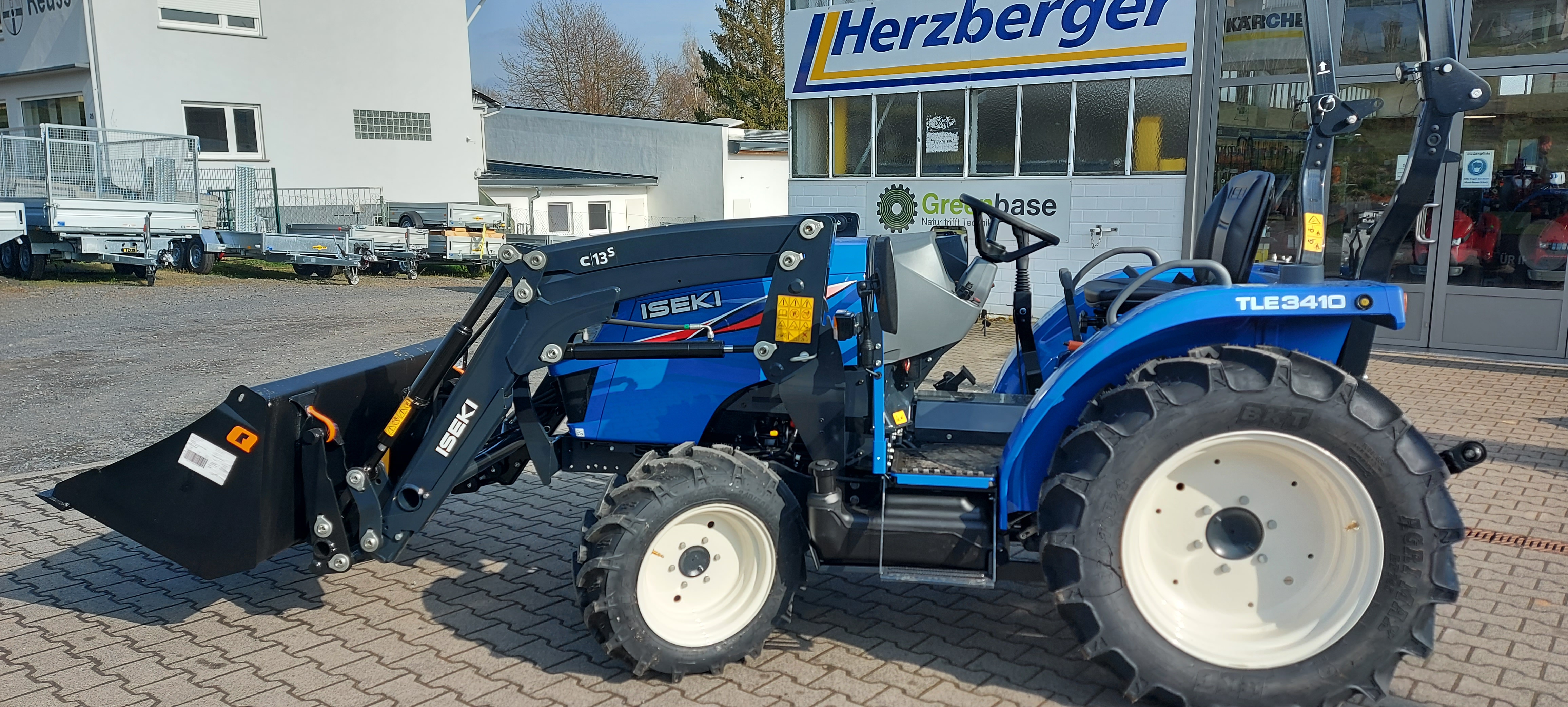 Kleintraktor Kompakttraktor TLE 3410 mit Frontlader und Schaufel