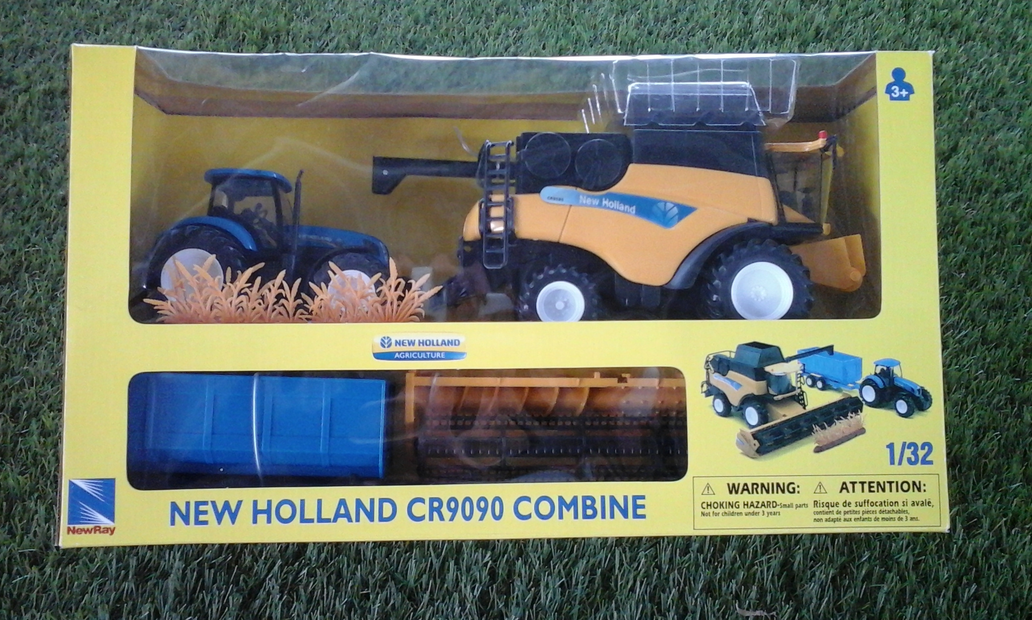 Spielzeug-Set  New Holland Mähdrescher CR9090  inkl. Traktor T7000