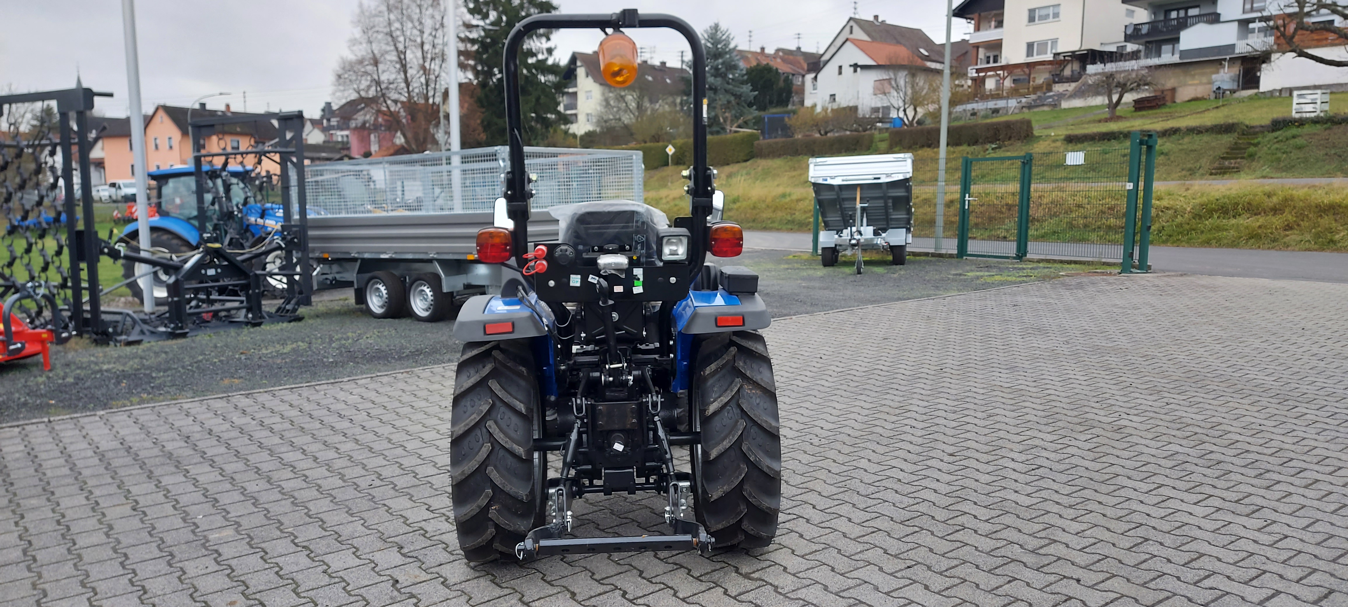 Kompakt-Traktor Solis 26